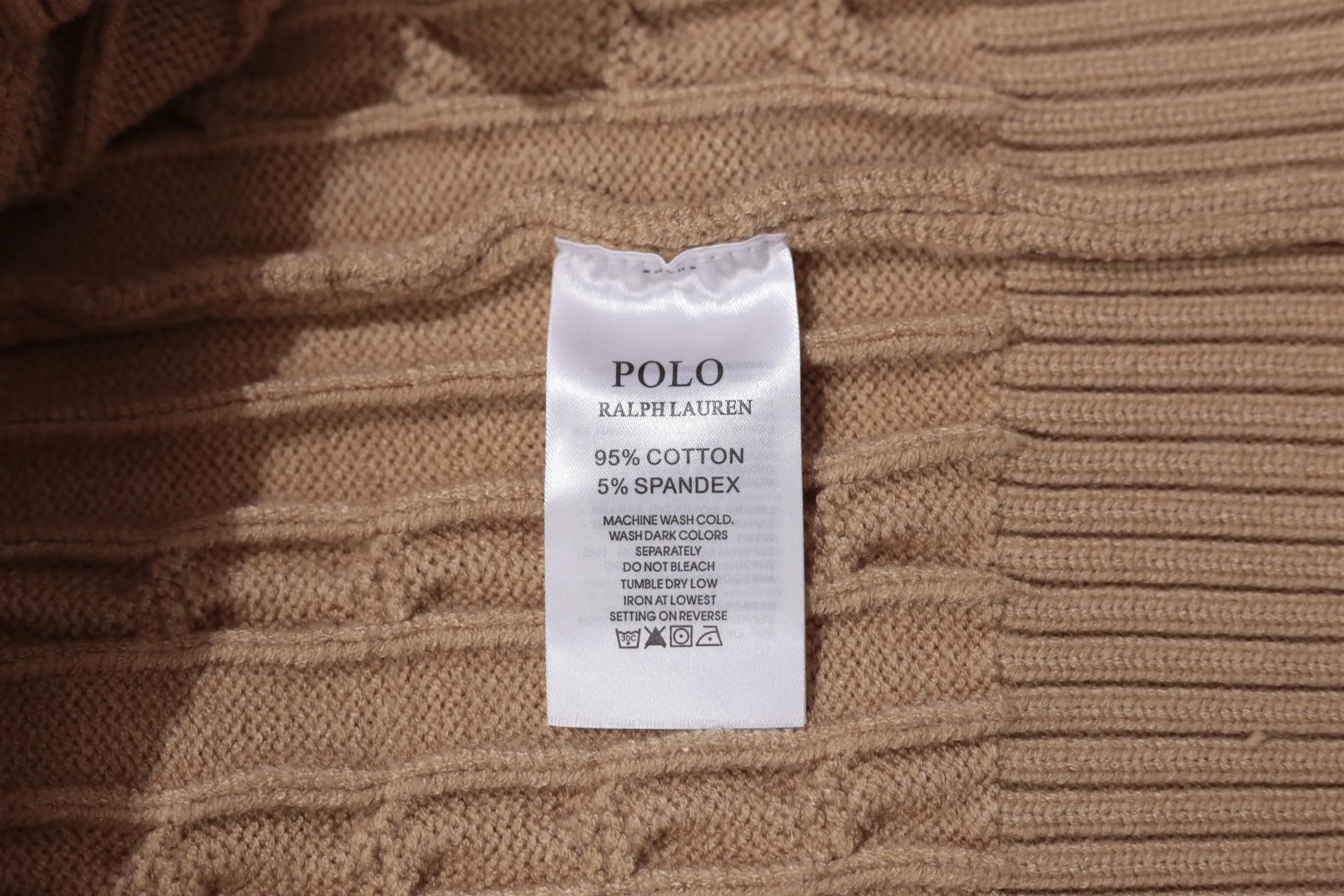P300 style number D06) 2025 Ralph Lauren #ootddailywear #秋winter sweater #knitwear wear #ralph lauren sweater #can be worn by both men and women. Finally, after the Ralph men's twist sweater full-zip bra top is available, it is finally here. The most popular sweater full-button bra top is a limited edition every year. There will not be many styles in the store! Ralph Lauren Men's Button Twist Open Chest Sweater [The shape is really nice. It can be worn alone or as a jacket. It can also be worn with a shirt underneath ~ 100% pure cotton #Practical wear. Colors, white, navy blue, khaki, gray, size S to XL